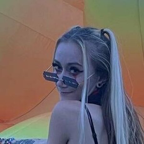 Lilplaybunny model sex gallery