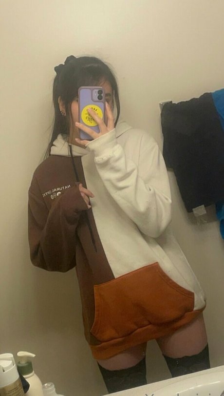 yandericia model top picture