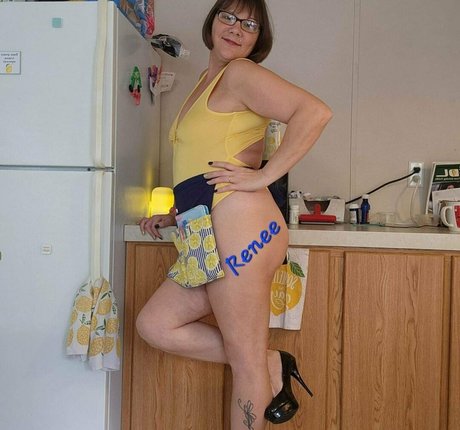 classiandsassi1 model adult photo