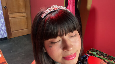 Elizabet Tracy exclusive star images