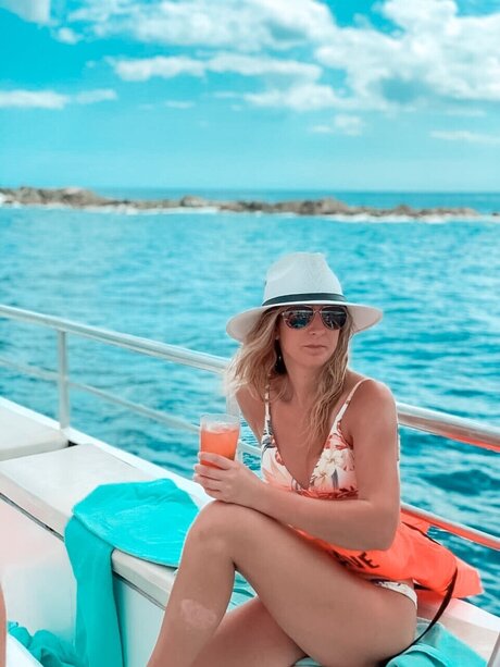 Little Hole pornstar exclusive image