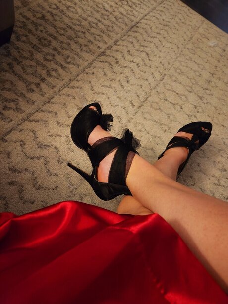 Four eyed cutie hot actress image