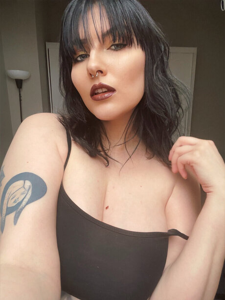 Bebe Blu FREE hot actress pic