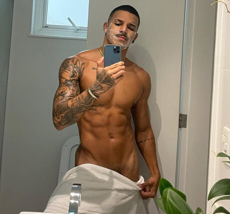 Lenisson B xxx pornstar images