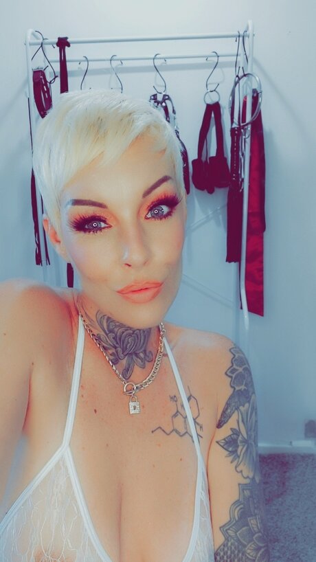 Lady11 pornstar erotic images