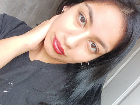 Miluxxx pornographic model pic