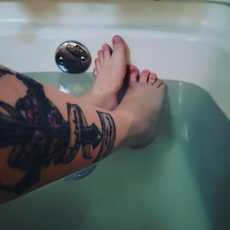 Hannah Belle pretty model picture