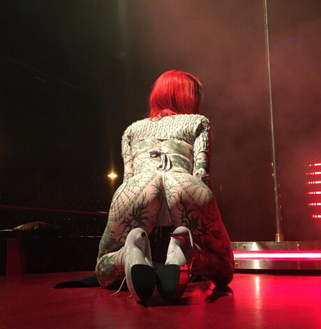 babyskelet0n naked model gallery