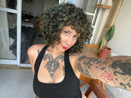 Ariel Bolvv actress photos