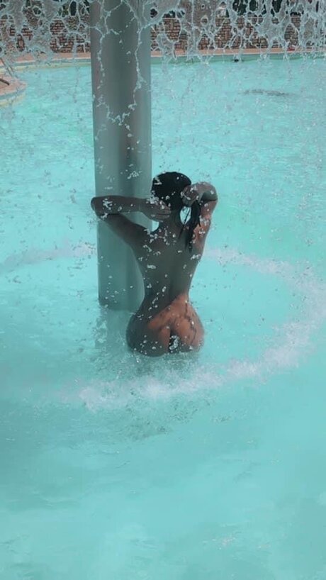 ZeyNep ELLEN naked star images