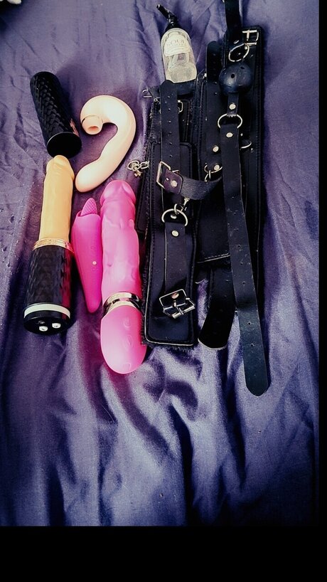 Sexyfootqueen naked pornstar image