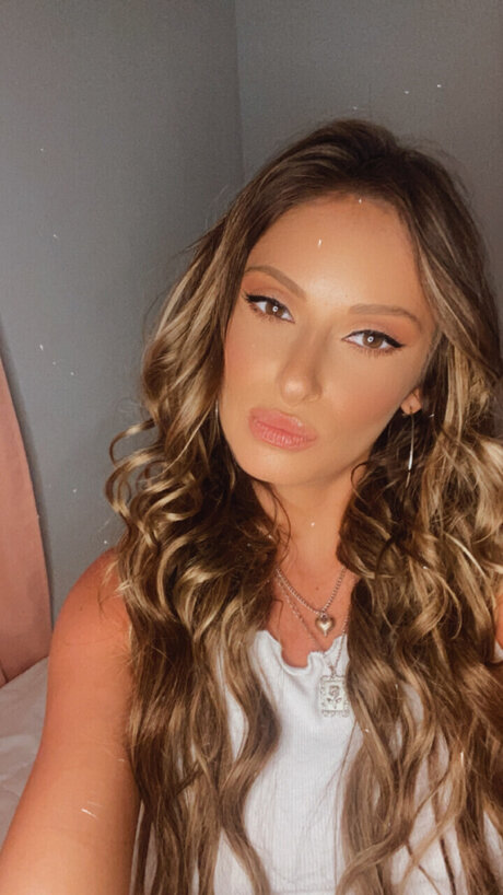 Hollyhunny pornstar perfect photo