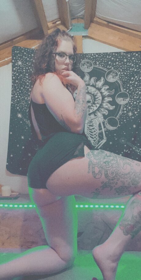 Madison Cossey pretty actress photos