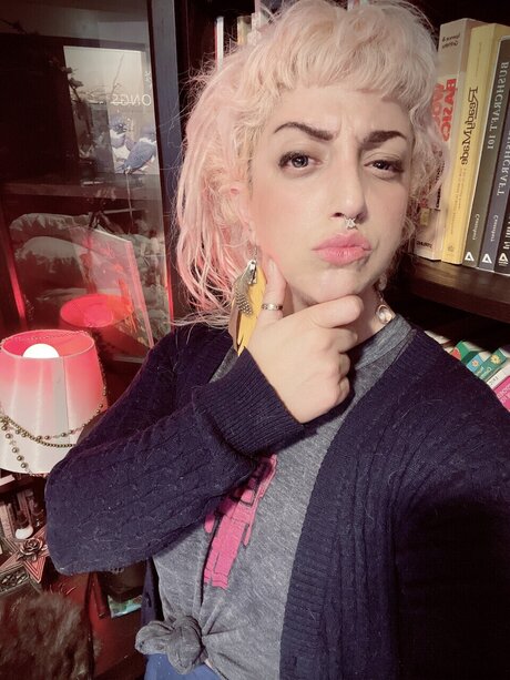 Evie s Couch exclusive actress image