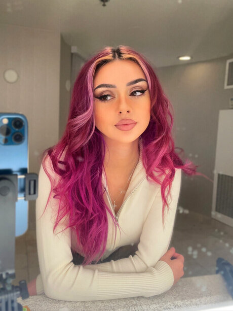 Melly FREE_ star high quality images