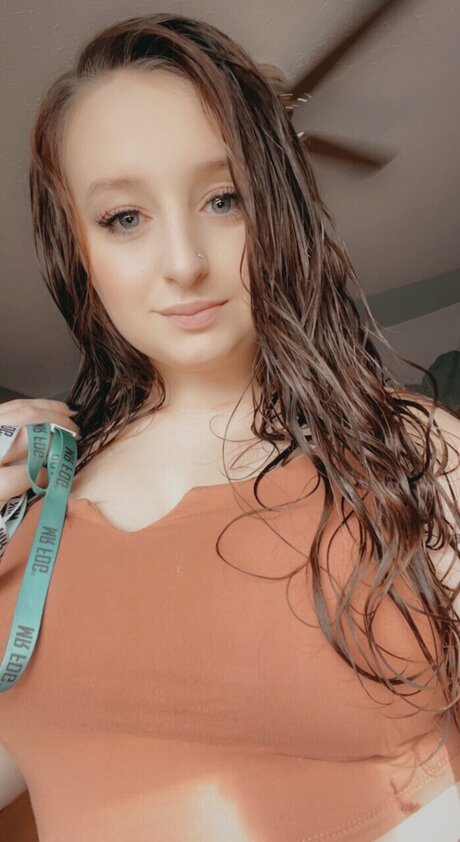 Nikki Eliza sexy actress img