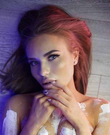 LanaRoberson exclusive model image