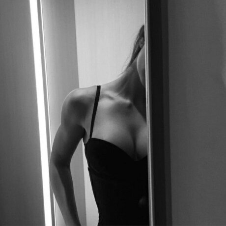 Ira18 nude model pic