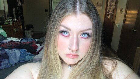 Scarlet Bxtch_ beautiful actress img