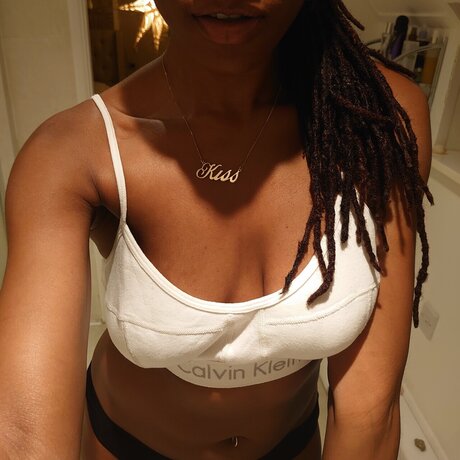 LadyKiss free pornstar pictures