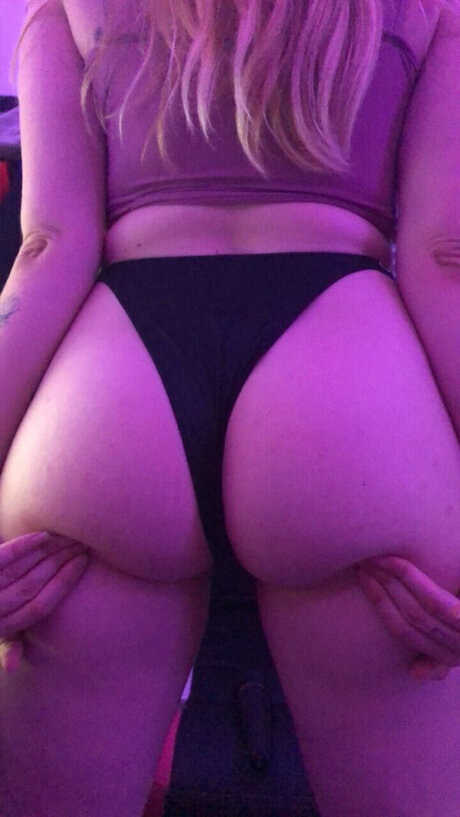 PinkyX erotic actress image