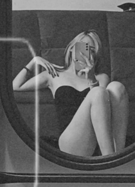 Hazel Moon hot pornstar image