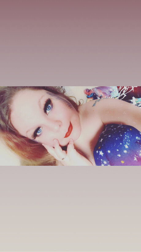 TheFourOfHearts nude model pics