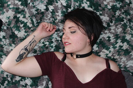 Undead Liv naked model pics