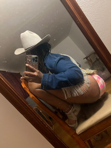 QUEENIE pornographic star pic