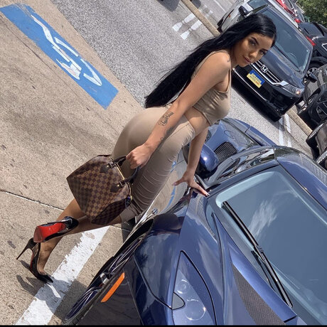 Jadeja Vu_ art actress galleries