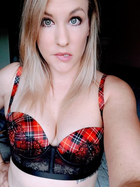 Taren VIP star pretty photo