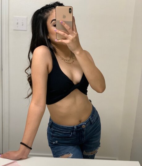 B E L L A pretty star pic