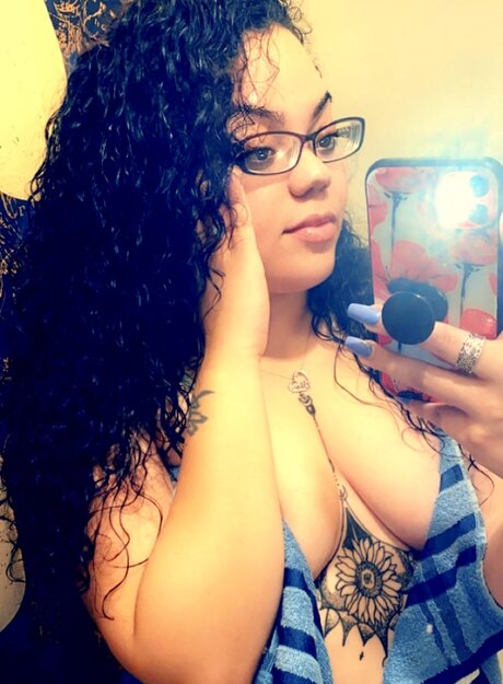 Hello Lady_ exclusive star image