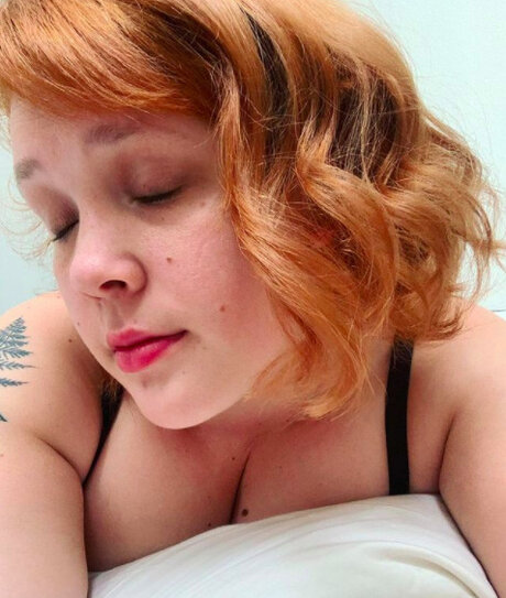 Snacc Attacc model erotic pictures