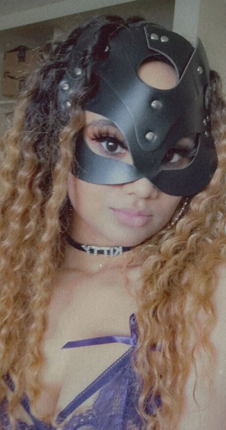 MizzSmittenKitten star exclusive pics