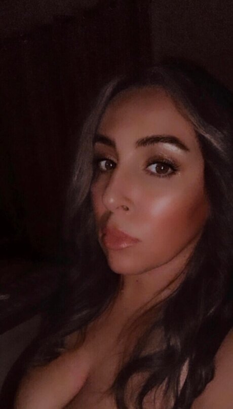 MissLola porn actress pic