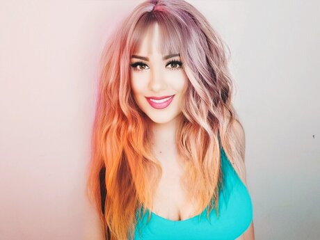 Hungry Dee nude model picture