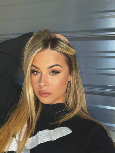 Annanicole_ model nude photos