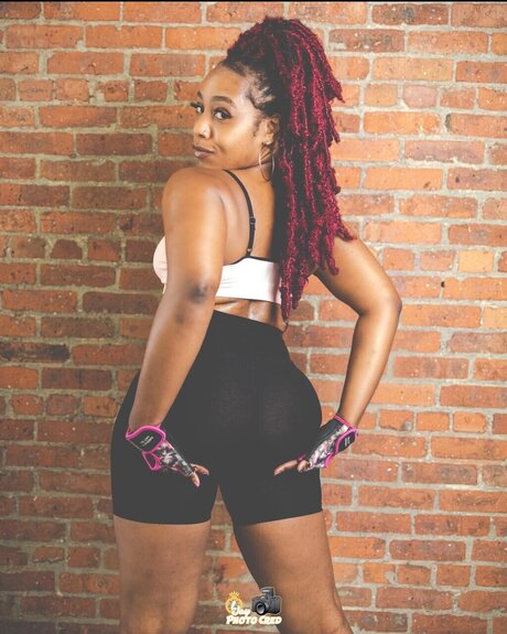 serenademenicki pretty model pics