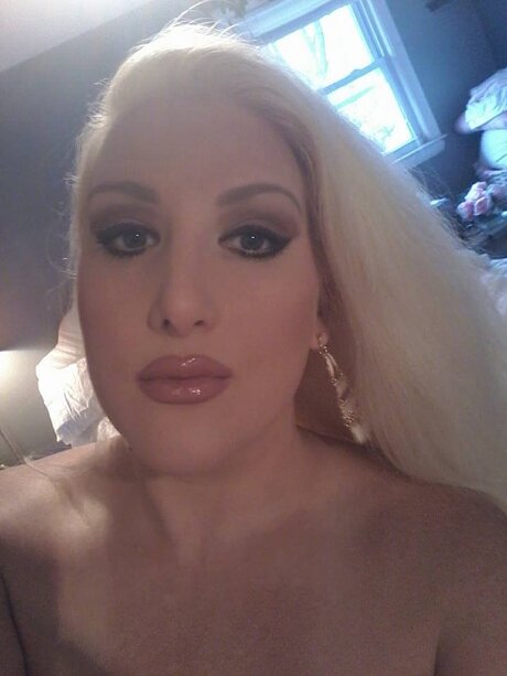 Sara Summer star nude pics