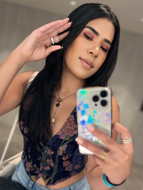 Sweet Chiquita model adult img