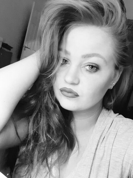 Leah Kinns nice model image