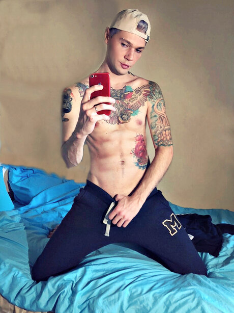 Activdick naked actress photo