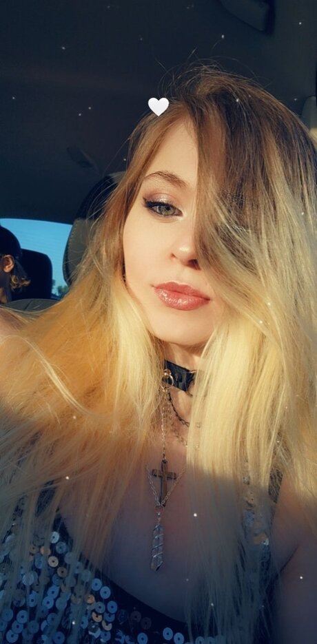 Elayna Prescott model photo