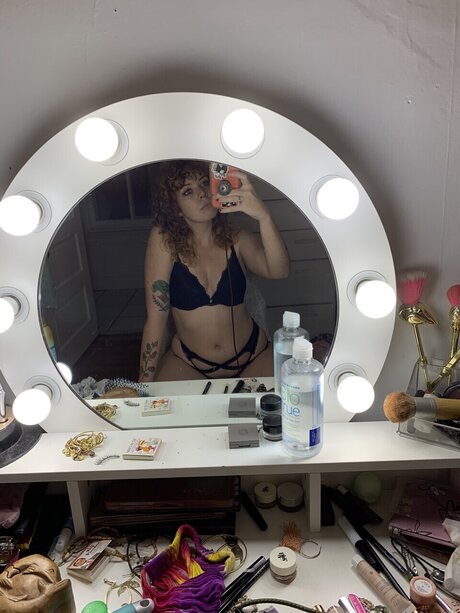 Mad_ model free pictures