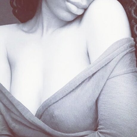 QUEENlonewolf nude actress picture