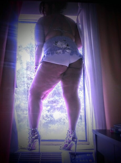 Namebrand Bosaladi erotic star pic