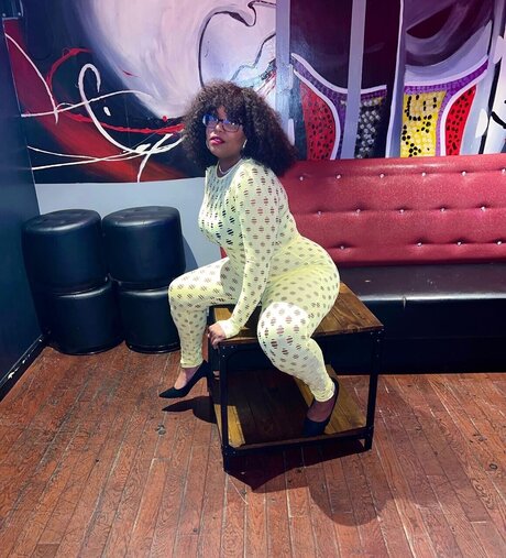 illNaNa pretty actress photos