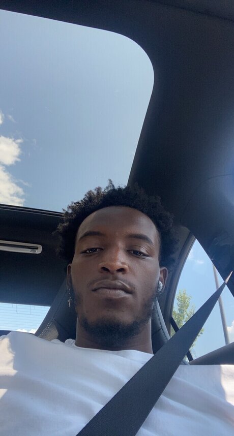 TezHuh nice model image