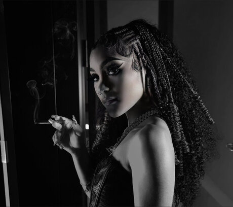 UNISOULL xxx model pic